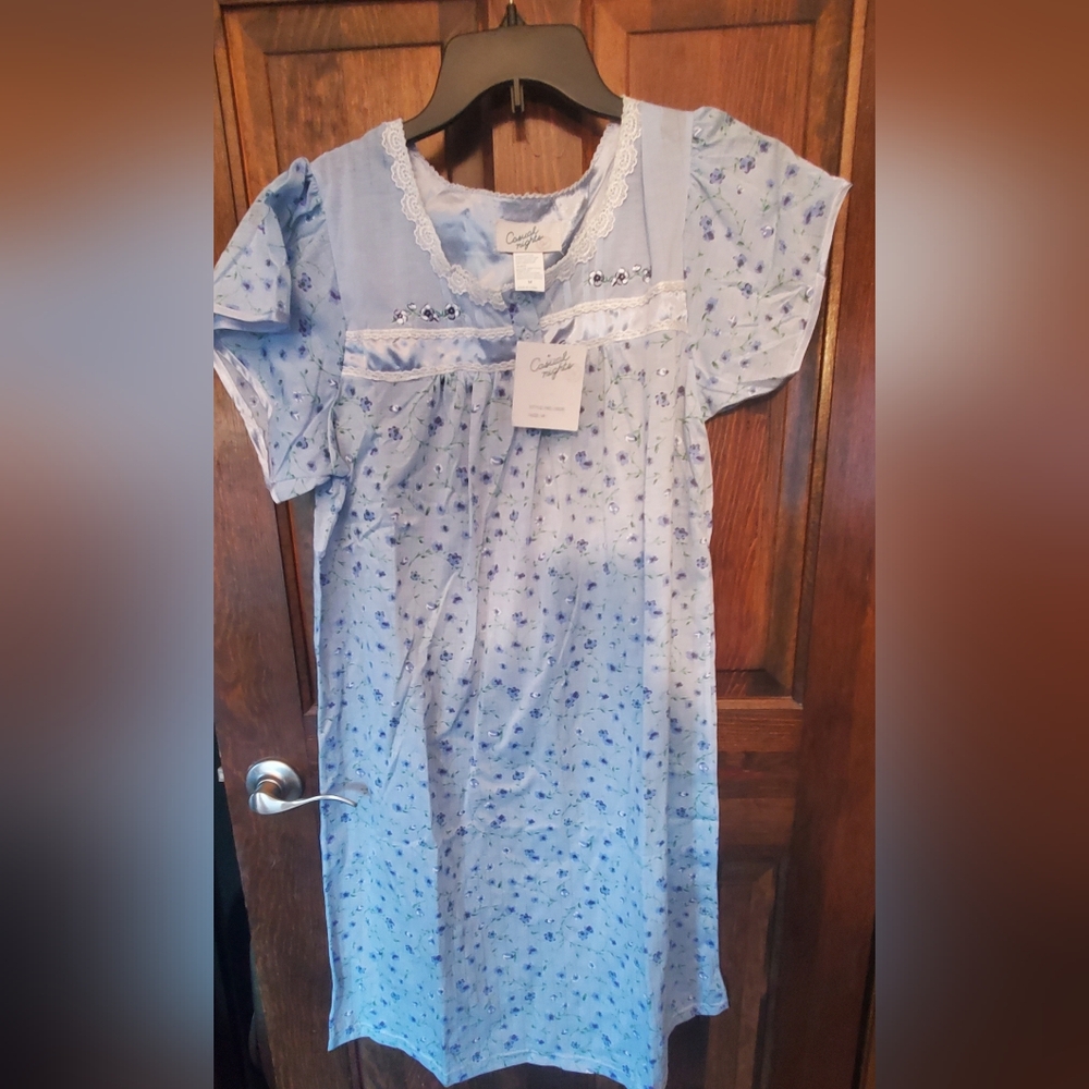 NWT  Casual Nights Size Medium Nightgown